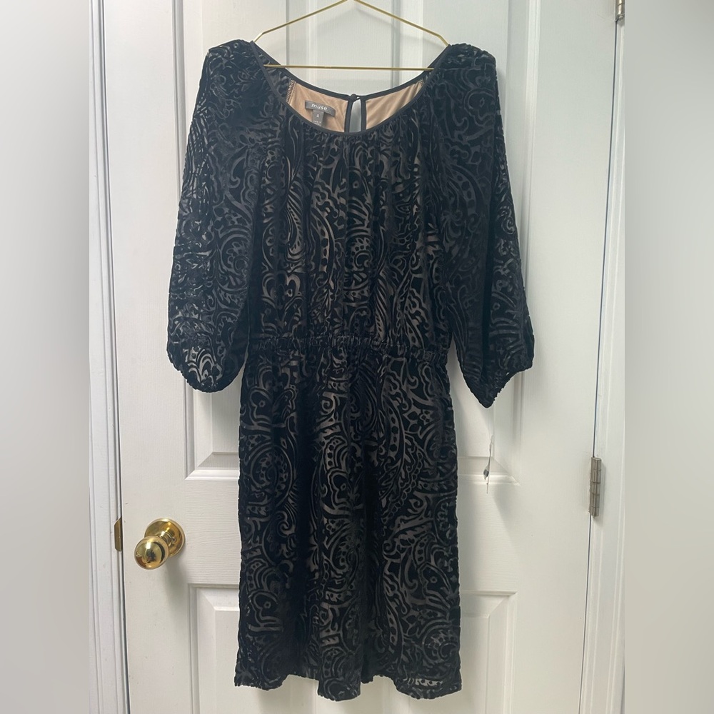 4 Muse Black and Beige Velvet 3/4 Sleeve Dress NWT
